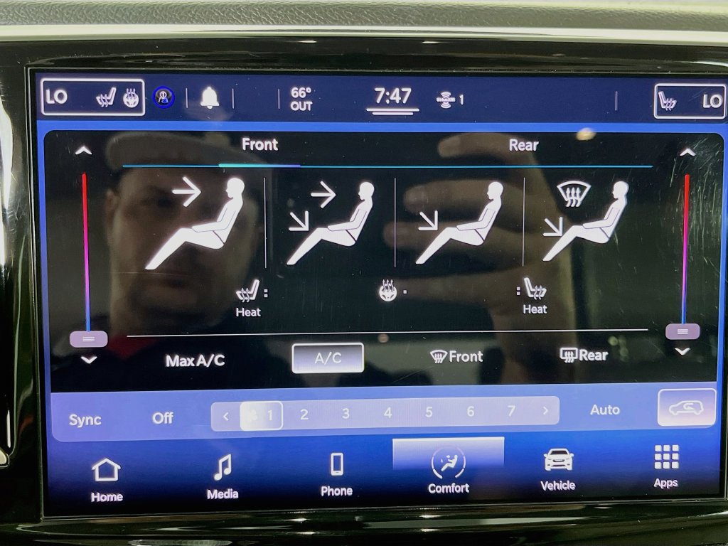 Used 2021 Chrysler Pacifica Touring-L FWD image 19