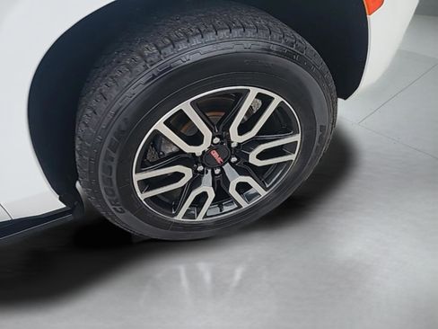 Used 2022 GMC Yukon XL AT4 w/ Technology Package image 17