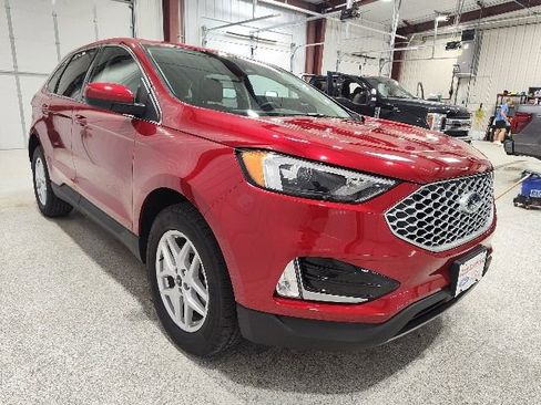 Used 2024 Ford Edge SEL w/ Convenience Package AWD/4WD image 3
