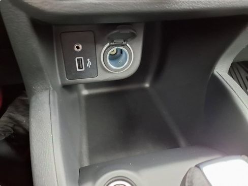 Certified 2025 Nissan Kicks Play S image 9