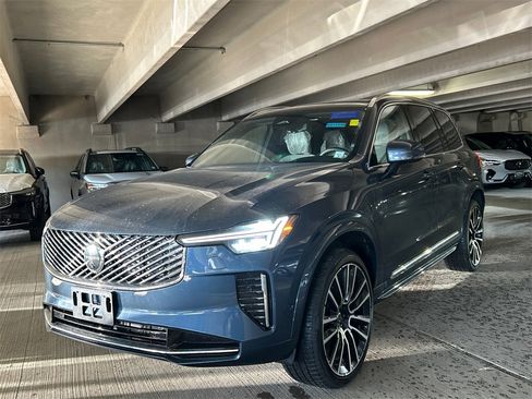 New 2026 Volvo XC90 B6 Plus w/ Protection Package Premier image 5