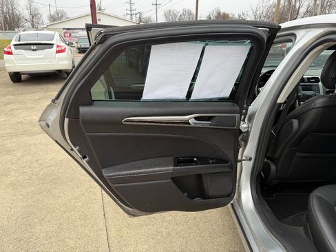 Used 2014 Ford Fusion SE w/ Equipment Group 202A image 9