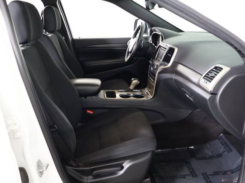 Used 2017 Jeep Grand Cherokee Laredo image 18