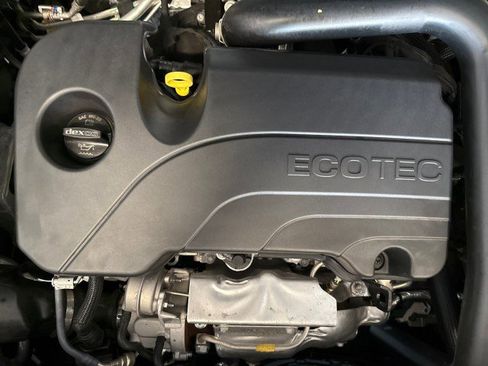 Used 2023 GMC Terrain SLE w/ Driver Convenience Package image 32