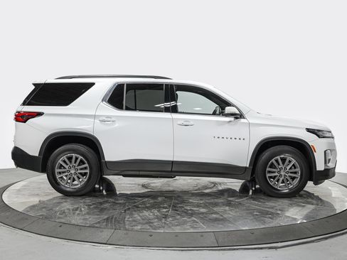Used 2023 Chevrolet Traverse LT w/ Rear Camera Mirror Package image 8