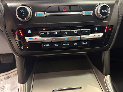 Used 2020 Ford Explorer XLT w/ Equipment Group 202A AWD/4WD image 13