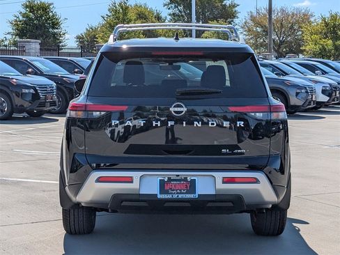 New 2025 Nissan Pathfinder SL image 5