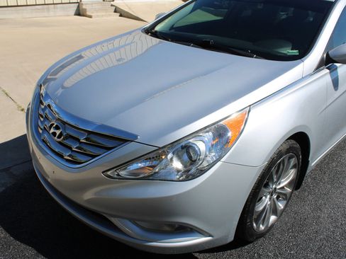 Used 2012 Hyundai Sonata SE FWD image 3