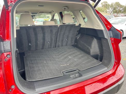 Used 2025 Nissan Rogue SV image 33