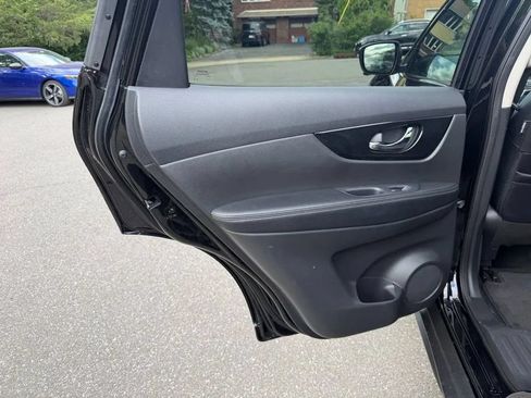 Used 2019 Nissan Rogue SL w/ Premium Package AWD/4WD image 29