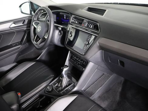 Used 2024 Volkswagen Tiguan SE w/ Panoramic Sunroof Package AWD/4WD image 28