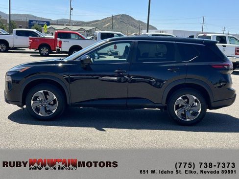 Used 2025 Nissan Rogue SV FWD image 4