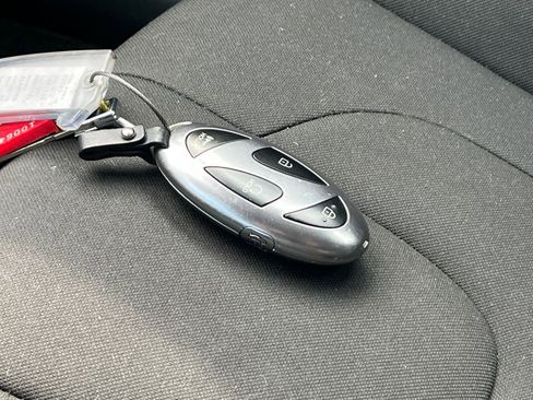Used 2025 Hyundai Elantra SEL FWD image 25