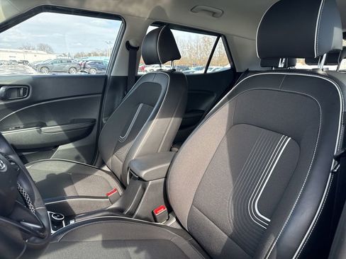 Used 2022 Hyundai Venue Limited image 36