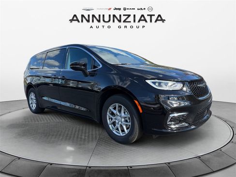 New 2026 Chrysler Pacifica Select image 7