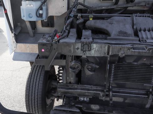 Used 2017 Ford E-350 and Econoline 350 Super Duty image 12