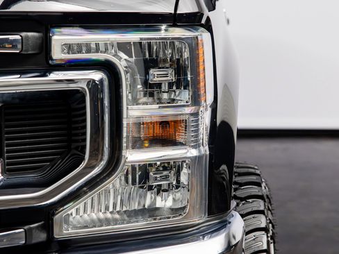 Used 2021 Ford F250 XLT w/ FX4 Off-Road Package image 5