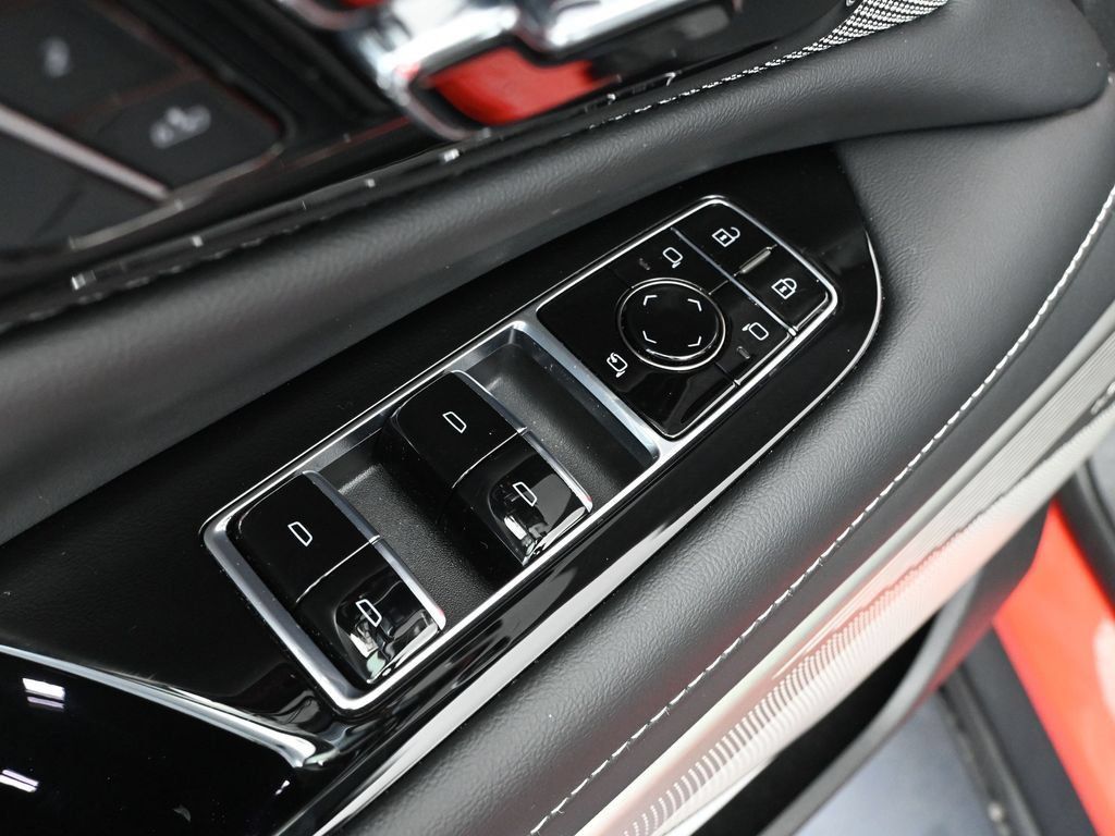 Used 2026 Cadillac Optiq Sport 1 w/ LPO, Floor Liner Package AWD/4WD image 15