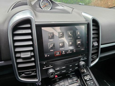 Used 2017 Porsche Cayenne Platinum Edition image 26