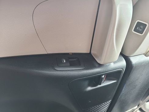 Used 2023 Chrysler Voyager LX FWD image 17