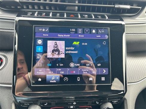 Used 2024 Jeep Grand Cherokee Altitude image 26