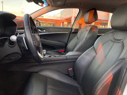 Used 2025 Genesis G70 2.5T image 8