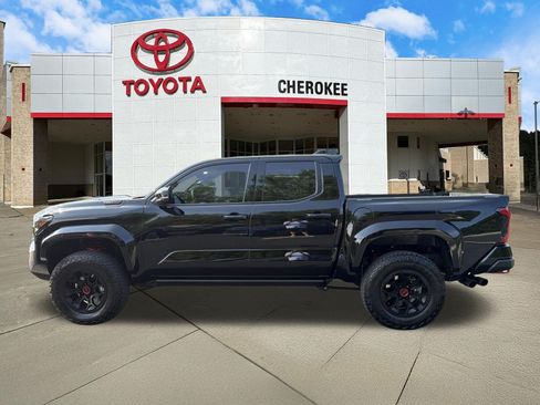 Used 2025 Toyota Tacoma TRD Pro AWD/4WD image 8