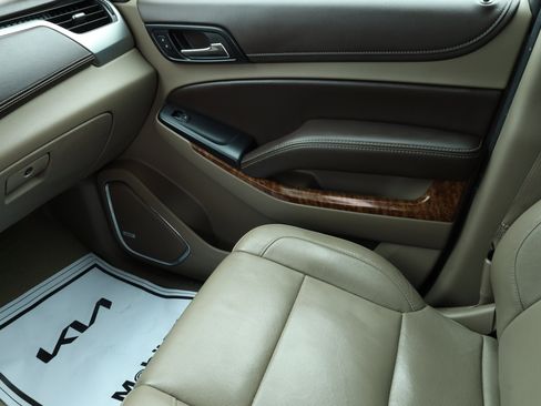 Used 2015 Chevrolet Suburban LTZ image 11