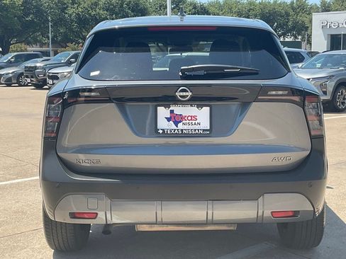 Used 2025 Nissan Kicks SV AWD/4WD image 5
