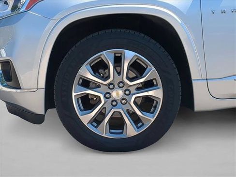 Used 2019 Chevrolet Traverse Premier w/ Driver Confidence II Package FWD image 24
