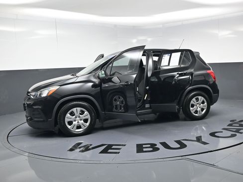 Used 2018 Chevrolet Trax LS image 20