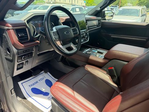 Used 2024 Ford Expedition Limited AWD/4WD image 10