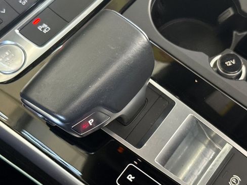 Used 2019 Audi Q8 Premium Plus w/ Premium Plus image 24