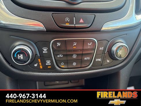 Certified 2022 Chevrolet Equinox LT image 2