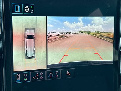 Certified 2025 GMC Yukon XL Denali w/ Sun & Power Step Package image 17