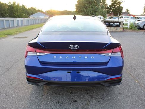 Used 2021 Hyundai Elantra SE FWD image 6