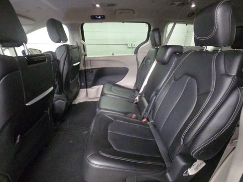 Used 2024 Chrysler Pacifica Touring-L w/ Uconnect Theater Family Group image 10