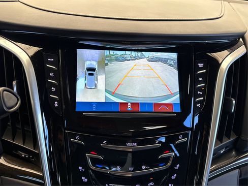 Used 2020 Cadillac Escalade Platinum RWD image 27