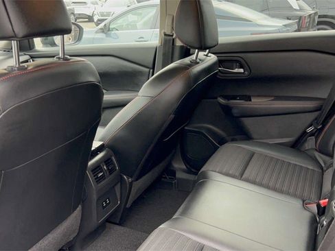 Certified 2025 Nissan Rogue SV image 34