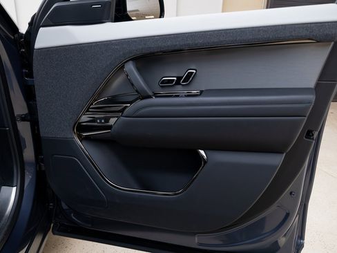 Used 2024 Land Rover Range Rover Sport Dynamic SE image 32