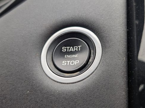 Used 2020 Land Rover Discovery SE image 26