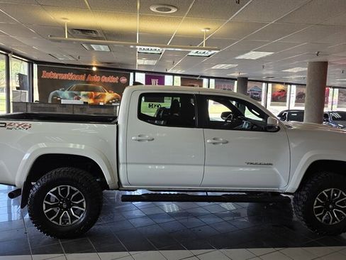 Used 2020 Toyota Tacoma TRD Sport w/ Technology Package AWD/4WD image 5