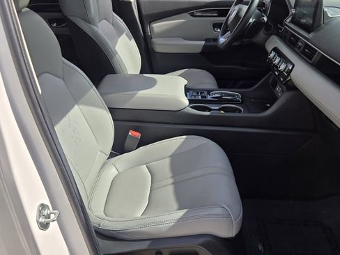 Used 2025 Honda Pilot Touring image 19