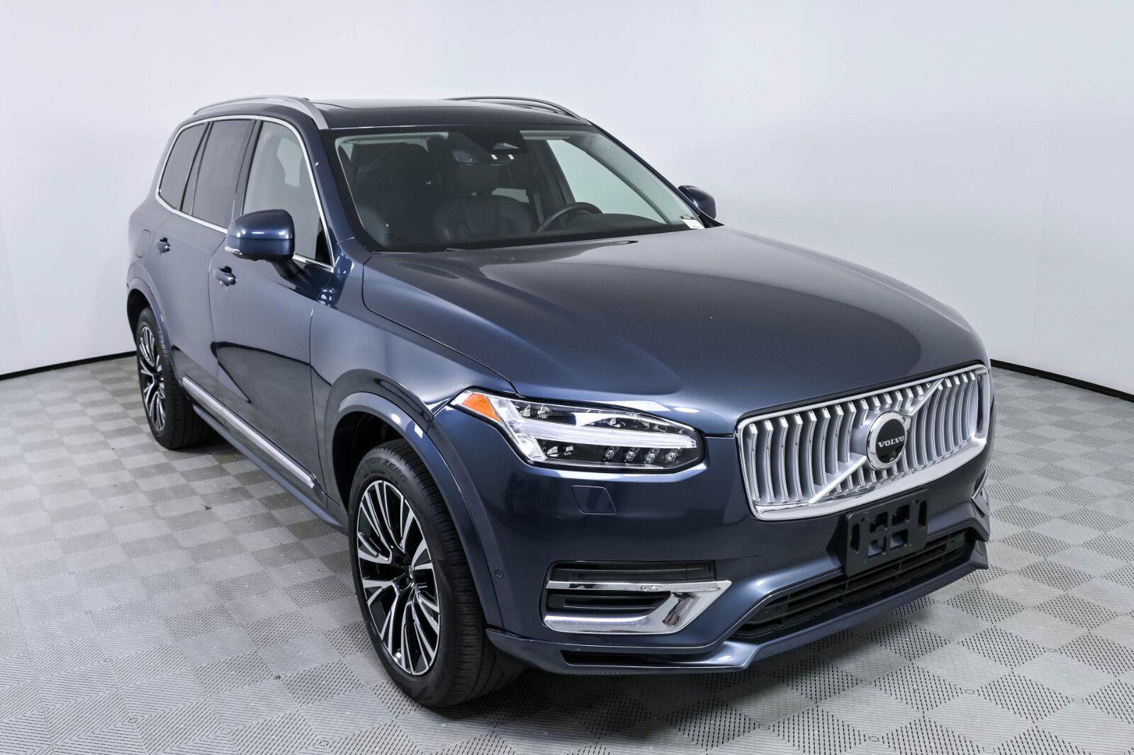 Used 2025 Volvo XC90 T8 Plus w/ Protection Package Premier AWD/4WD image 27