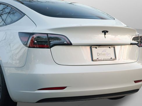 Used 2021 Tesla Model 3 Standard Range Plus image 19