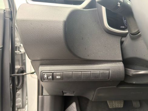 Used 2025 Toyota Corolla XSE FWD image 31