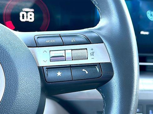 Used 2024 Hyundai Kona SEL image 28