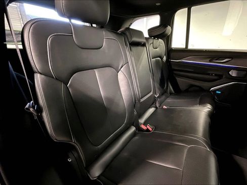 Used 2022 Jeep Grand Cherokee Overland w/ Adv Protech Group III image 37