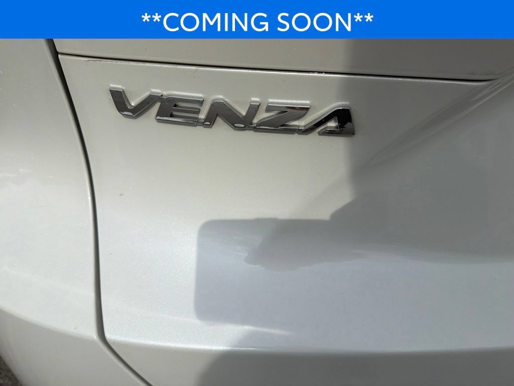 Used 2022 Toyota Venza LE AWD/4WD image 17