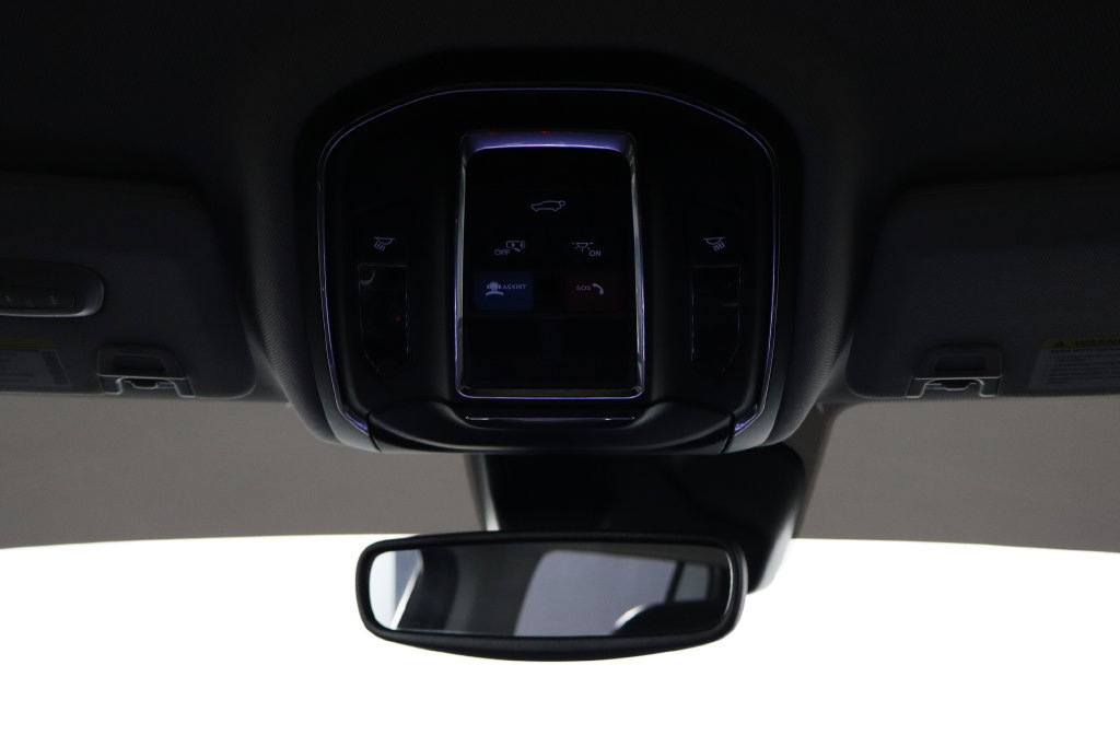 Used 2024 Jeep Grand Cherokee Limited AWD/4WD image 24